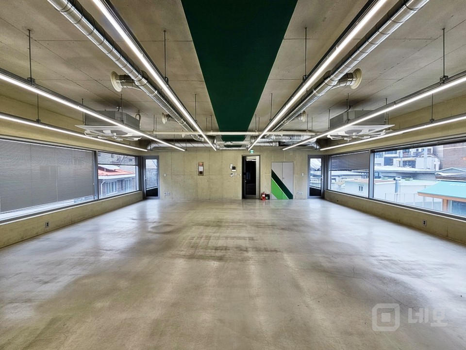 JS 서교동 신축급의 럭셔리 연층 테라스 사무실 매물의 6번째 사진