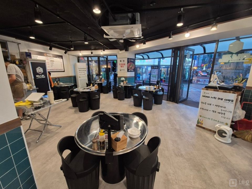 창천동 인테리어 및 시설 깔끔한 요리주점 매물의 1번째 사진