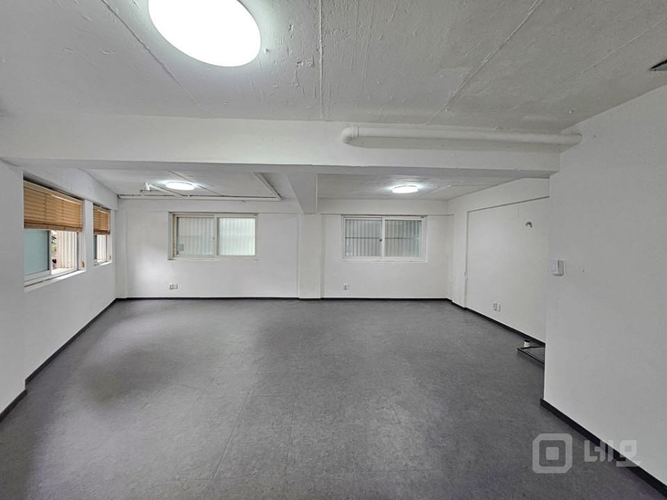 RICH 무권리. 신촌기차역 인근. 접근성 좋은 2층. 가성비 매물 매물의 3번째 사진