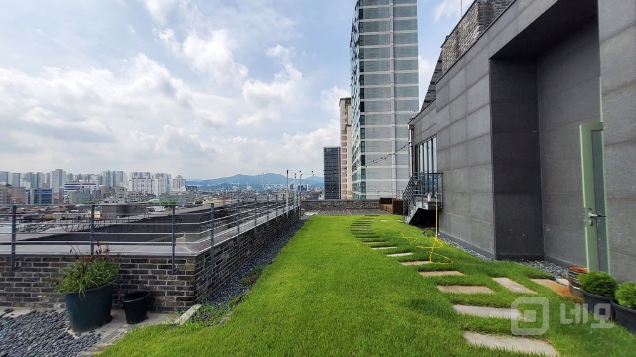 석촌호수길 롯데타워 뷰 8층+루프탑 상가사무실 매물의 22번째 사진