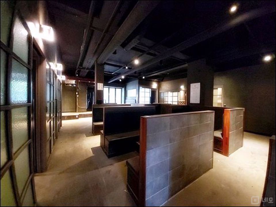 ▣3호선 압구정역 도보 10분 이내 위치! 대로변 채광 우수한 사무실▣ 매물의 3번째 사진