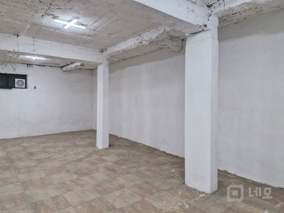 사당역 인접한 넓은 평수 지하 상가 매물의 3번째 사진