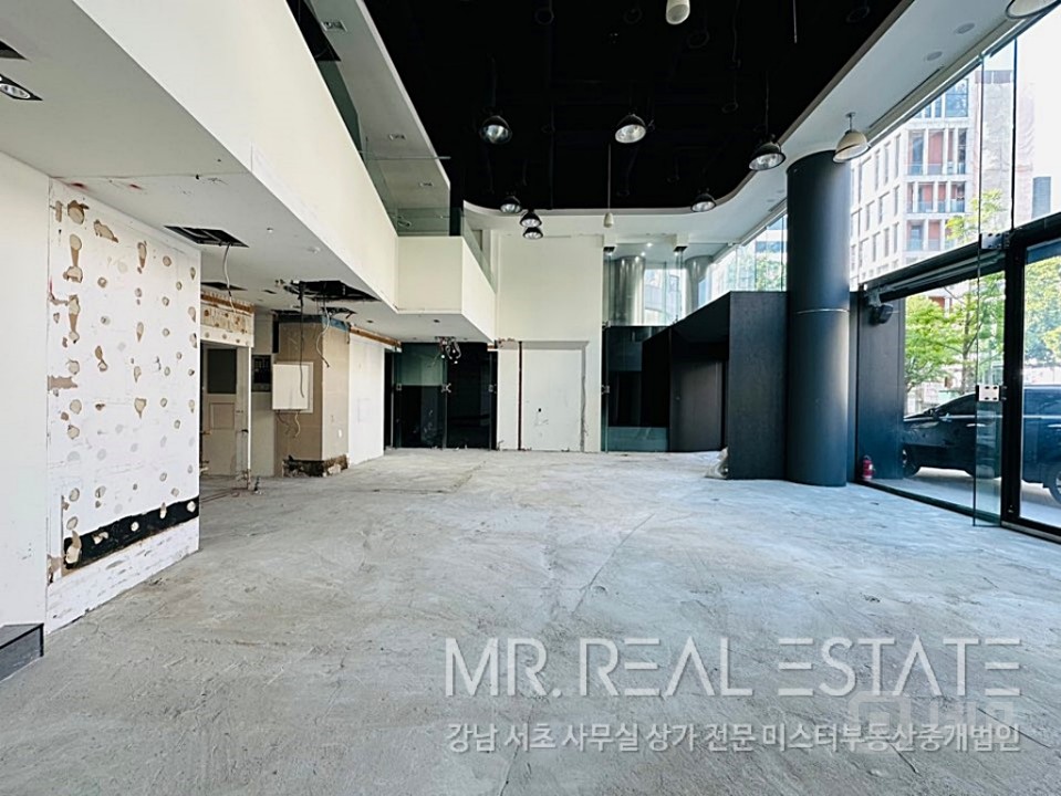 1층 대로변상가.층고4m이상.복층.노출최상.권리무 매물의 4번째 사진