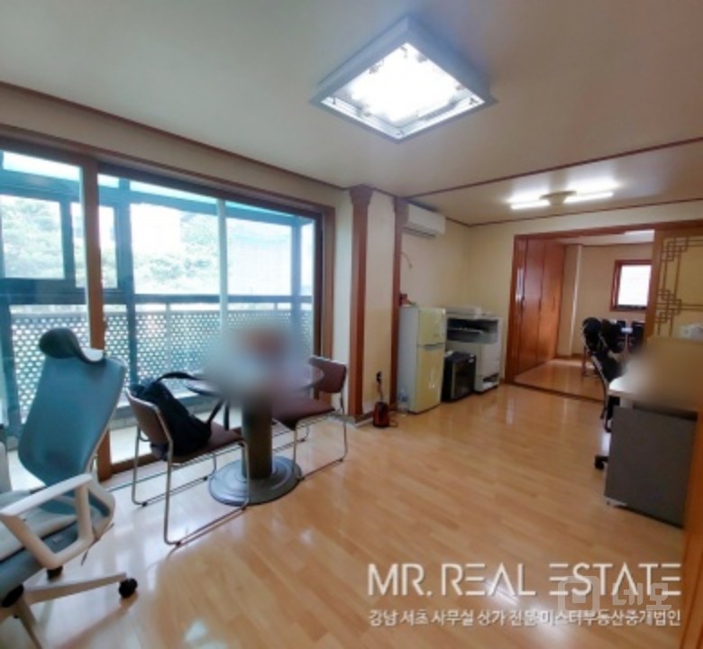 신사논현 더블역세권,세무사 등 전문 사무실에 적합 매물의 2번째 사진