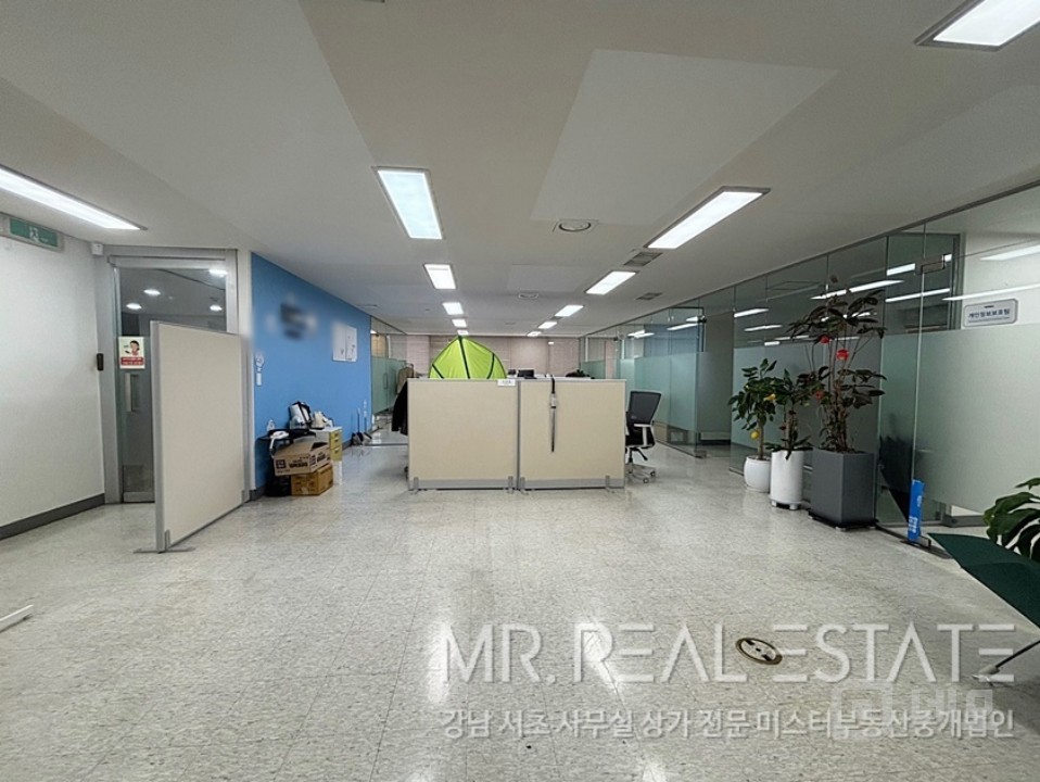 학동역 3분역세권.편리한자주식주차.대로변 채광맛집 사무실 매물의 2번째 사진