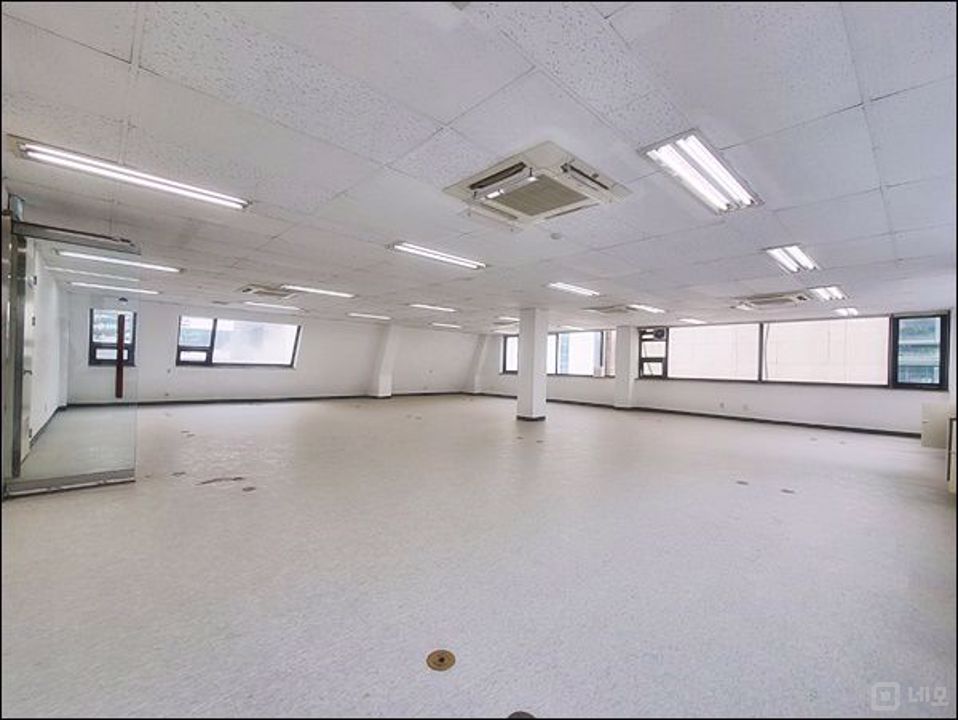 ●교대역 도보 2분 이내 위치! 접근성 및 채광 우수한 사무실 임대● 매물의 5번째 사진