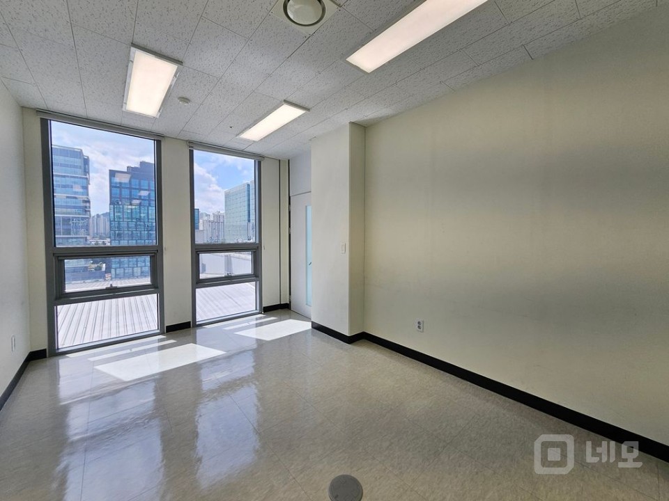 코너 확장38 룸3 인테리어 깔끔 즉시입주 매물의 7번째 사진