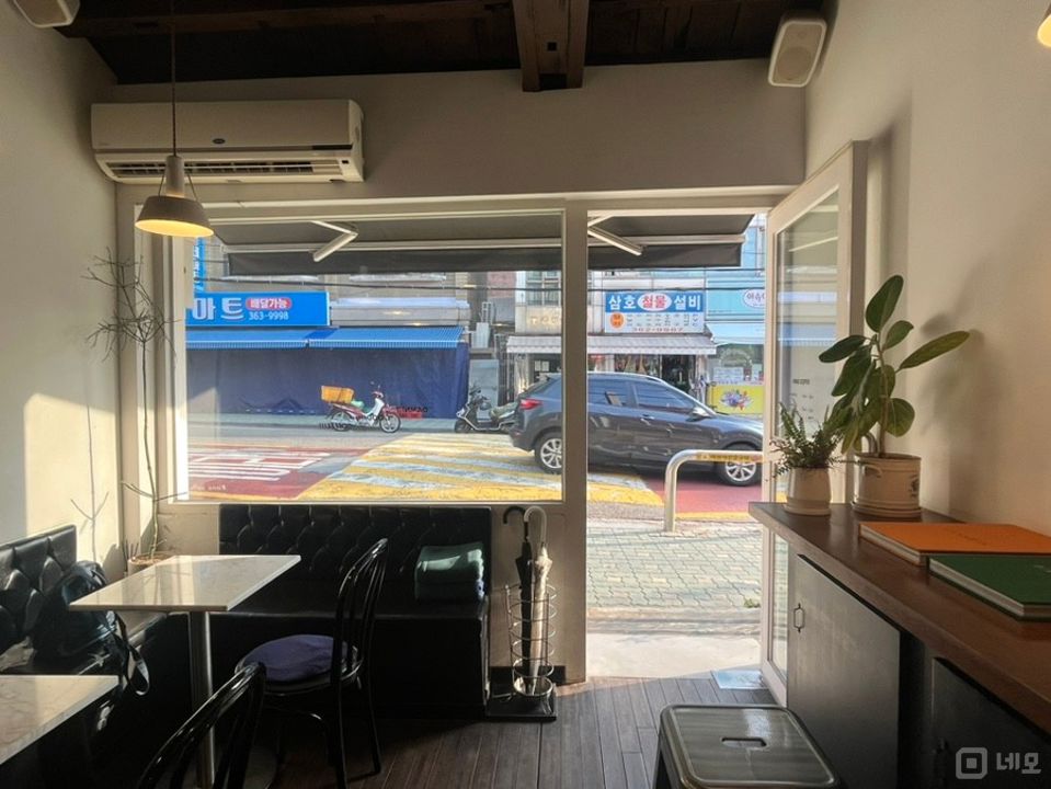 북아현동 깔끔한 시설, 단골 손님 많은 카페 매물의 1번째 사진