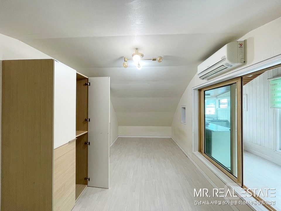 사진有.역삼초 인근 화이트톤 깔끔한 가성비사무실 매물의 3번째 사진