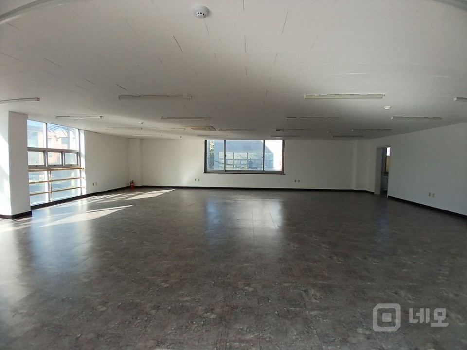 무권리, 시스템 냉난방기 완비, 즉시 입주 가능한 깔끔한 사무실 매물의 2번째 사진
