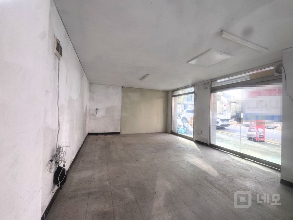 역삼초교 사거리 인근에 위치한 가성비좋은 무권리! 1층상가매물! 매물의 2번째 사진