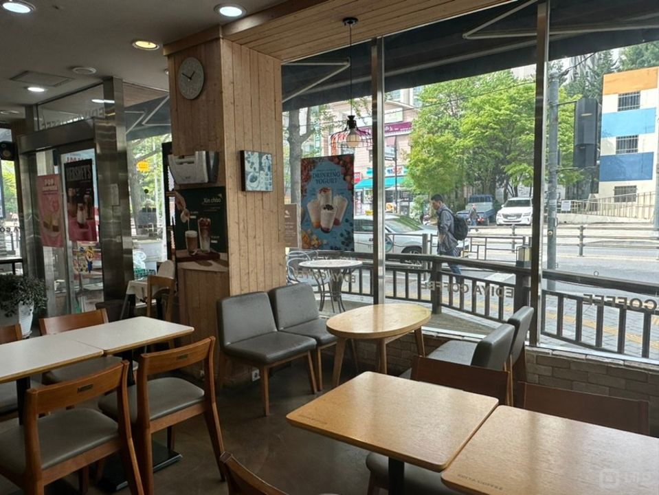 공릉동 화랑대역 역세권, 역 가는 길 위치해 유입 고객 많은 카페 매물의 4번째 사진