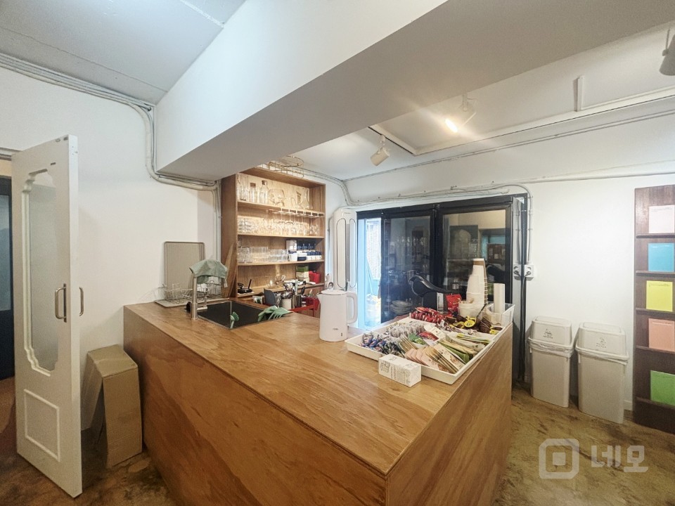 인테리어 굿~! 홍대 와우공원 인근 상가 사무실 매물의 14번째 사진