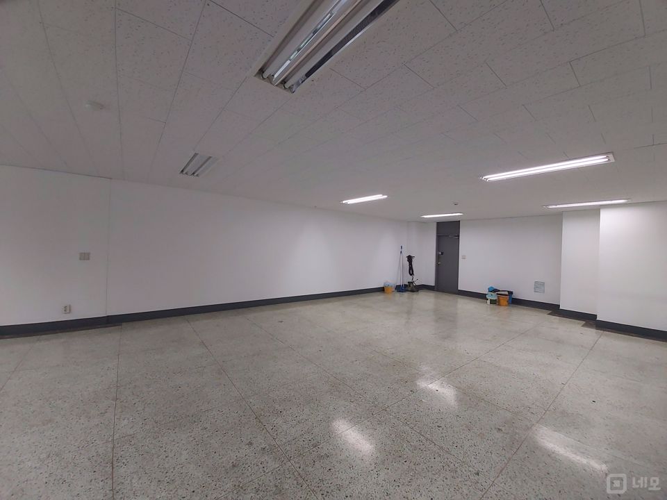 번화가 로얄 호텔 맞은편 사무실 매물의 3번째 사진