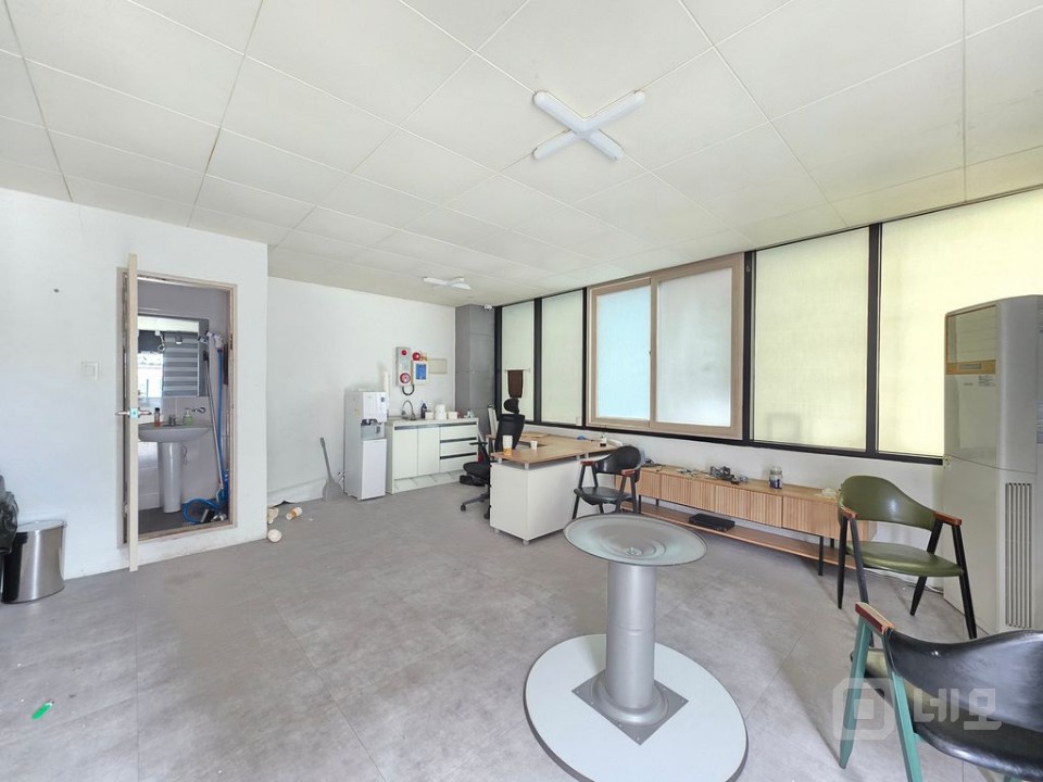 인테리어 깔끔한 상가 사무실 임대 매물의 1번째 사진