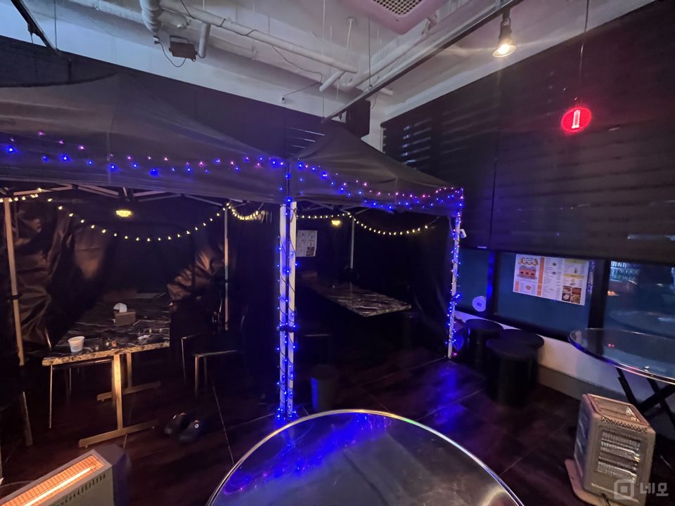 유동인구 많은 신림동 별빛거리 1층 실내포차 매물의 4번째 사진