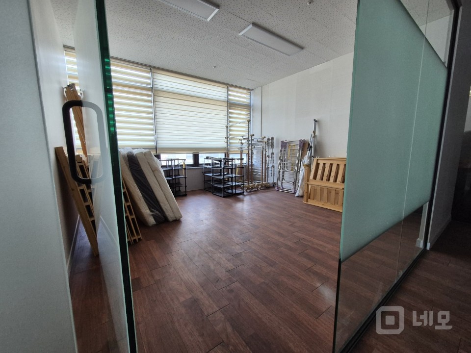 전용면적 51p. 상업지구 유동인구 많은 상가입니다. 자주식주차. 매물의 2번째 사진