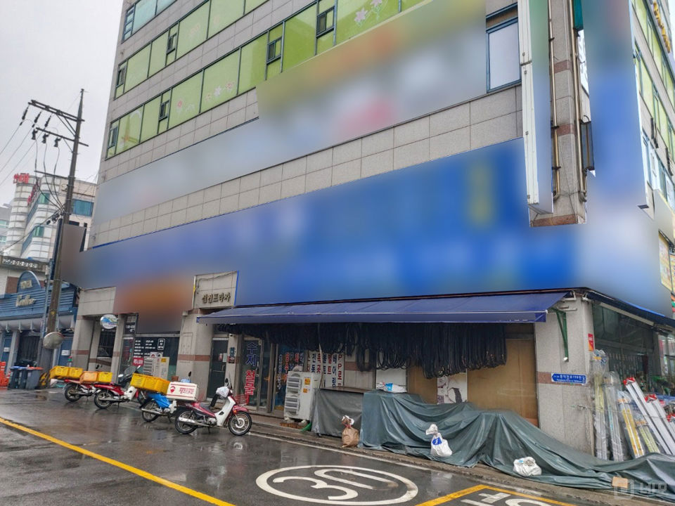 수지구 풍덕천동, 대로변 코너에 위치한 1,2층 철물점 매물의 9번째 사진