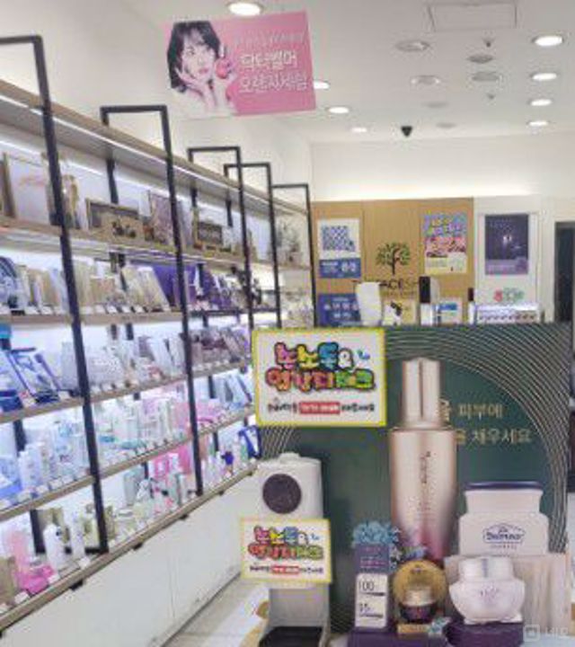 금암동 양도 양수 가능, 시설 완비 된 1층 화장품 매장 매물의 2번째 사진