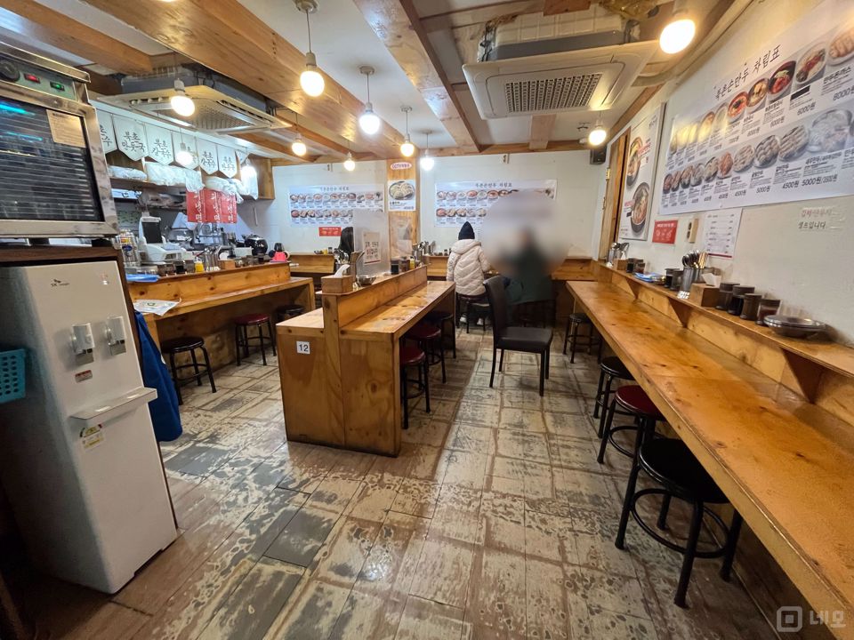 유동 인구 많은,  신림역 먹자골목 1층 음식점 매물의 1번째 사진