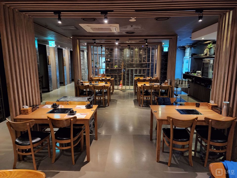 고급스러운 인테리어 완비된 여의도 음식점 매물의 1번째 사진