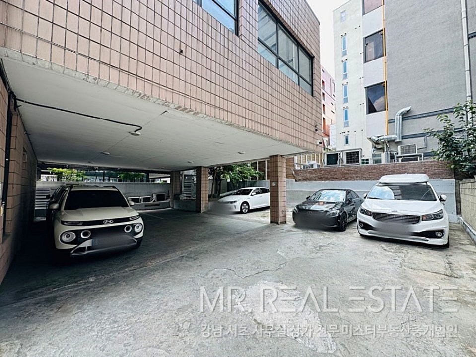 내부인테리어 깔끔, 넓은 면적, 화장실 리모델링 예정, 가성비 좋음 매물의 12번째 사진