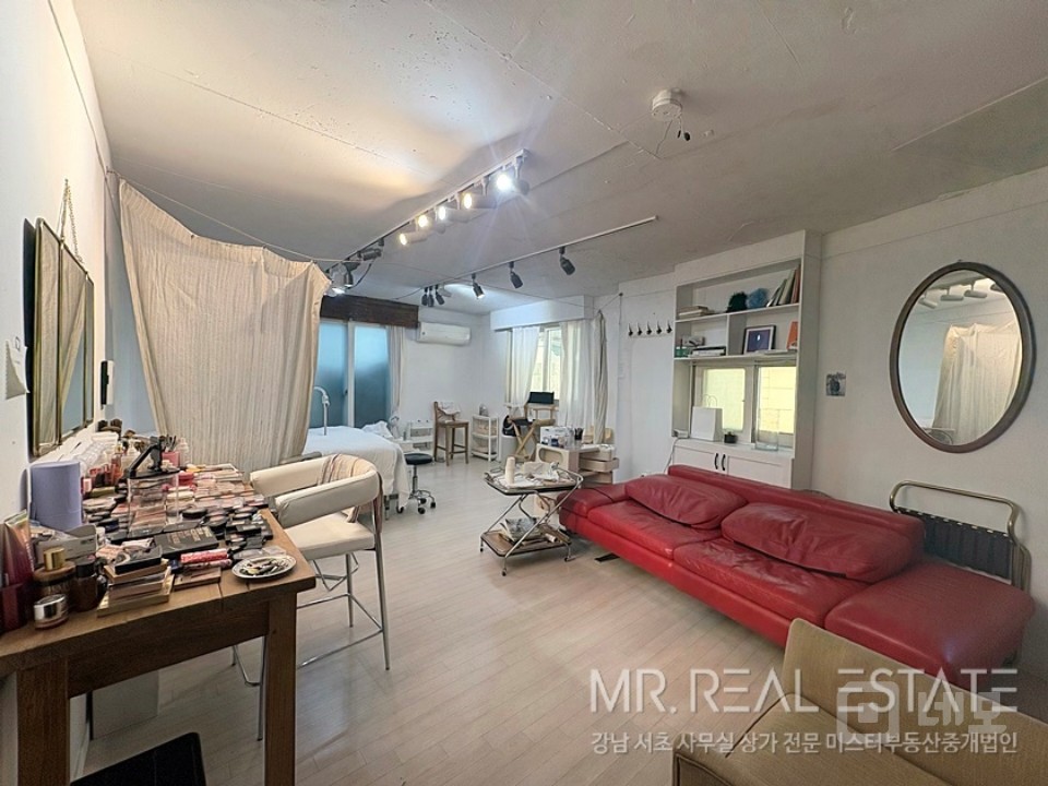 세로수길 중심 코너위치 가시성 우수.현뷰티샵 매물의 6번째 사진