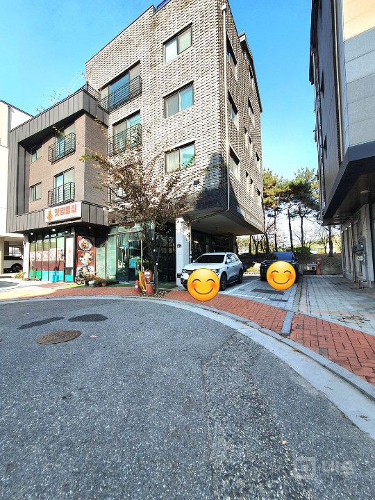 공용주차장이 가까우며  아담하게 사용하실분 추천합니다. 매물의 2번째 사진