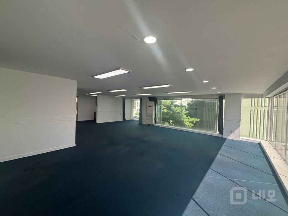 상수역 도보5분 주차1대 E/V있음 강변북로앞 사무실 기본 인테리어 완비 매물의 4번째 사진