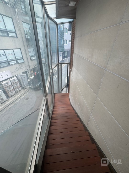 홍대 메인거리 이면 주택형 통임대 상가 테라스 단독사용 매물의 8번째 사진