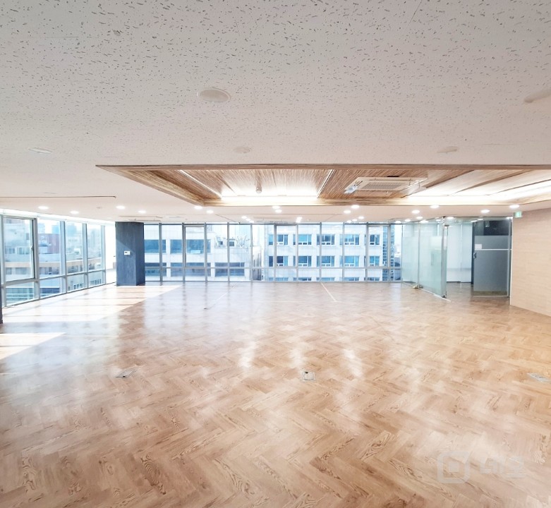 🏙️ 동교동 대형 사무실 임대 – 8층 전체 (276.51㎡) 매물의 8번째 사진