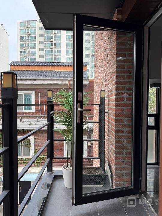 연트럴파크 인근 조용한 입지 환경 세련된 신축 외관  매물의 7번째 사진