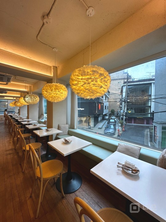 🧡신사동 가로수길 이면 S급 인테리어 양식집 양도양수🧡 매물의 1번째 사진