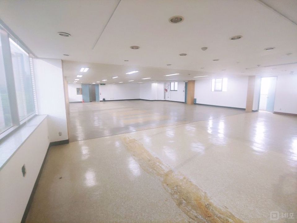 ★둔촌동 깔끔한 사무실 공실 안내!★ 매물의 2번째 사진