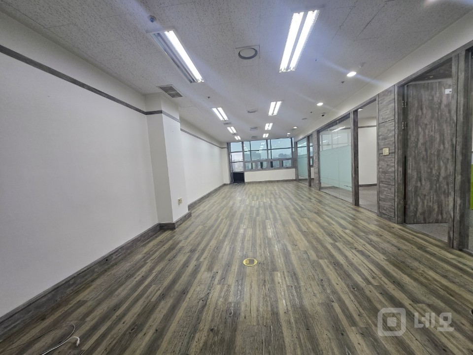 가산디지털단지역 초역세권 도보3분이내..즉시입주.실평40평 매물의 4번째 사진