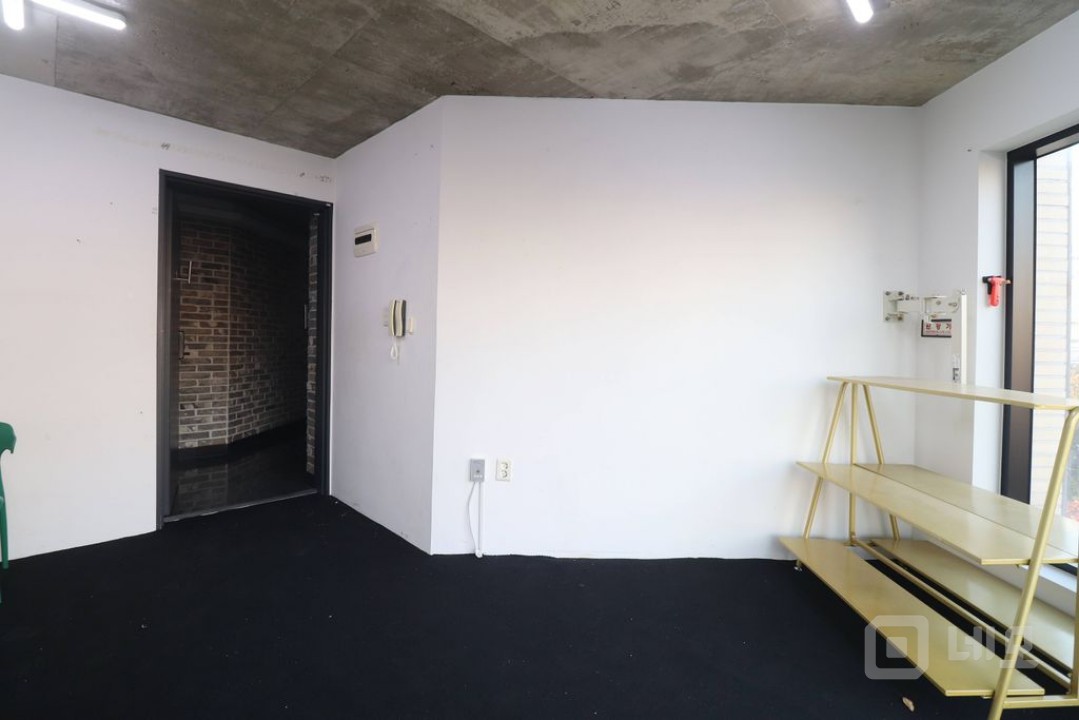 경의선책거리가 보이는 공방추천 소형 사무실 작업실 매물의 8번째 사진