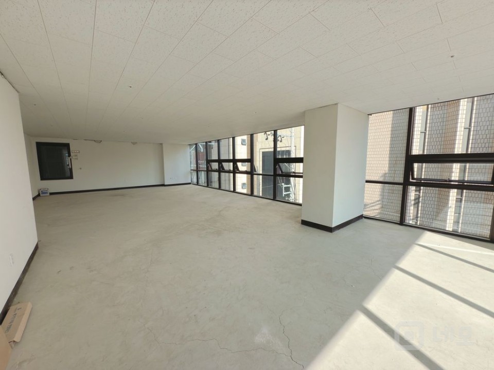 신천 먹자골목(잠실새내역) 신축건물 3층 전체 통유리 상가 임대 매물의 2번째 사진