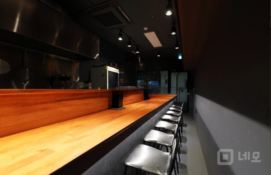 성업중인 1인 쉐프 운영 매장. 개방감 좋은 통창구조 매물의 3번째 사진