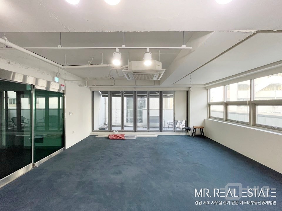 사진有.신사역 8번출구 인근.테라스有.접근성甲 매물의 5번째 사진