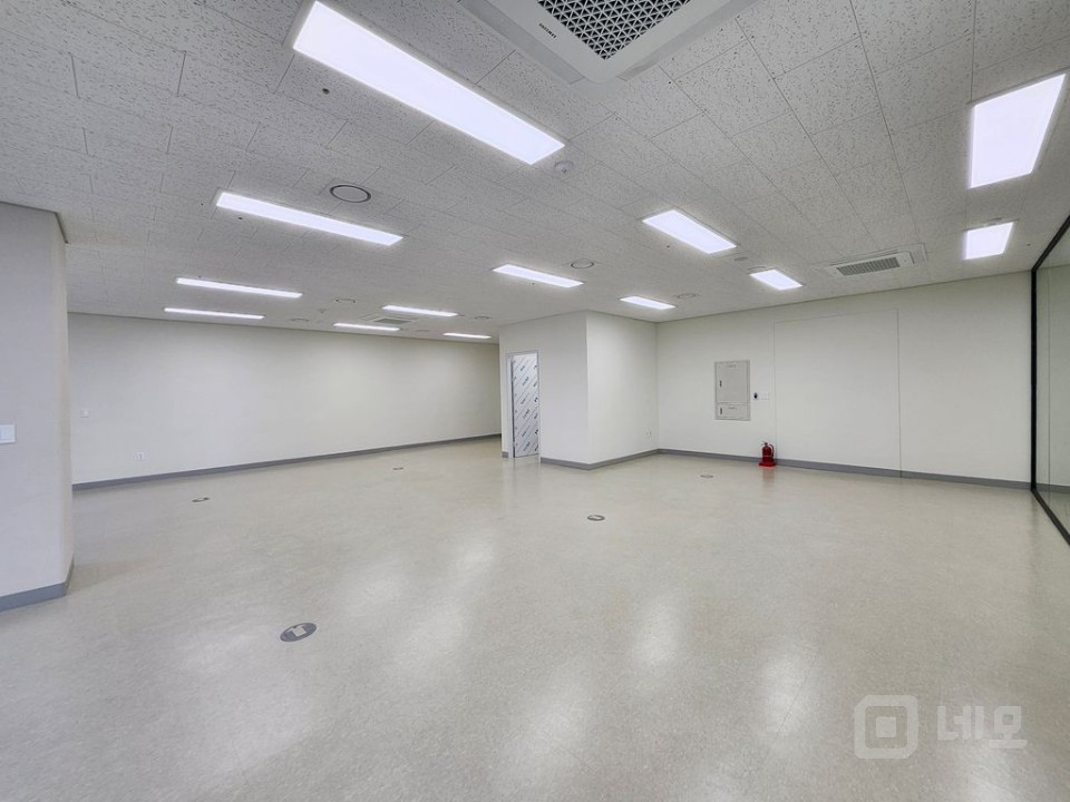 가산어반워크 사무실 실42평 룸2개 탕비실 즉시입주가능 매물의 6번째 사진