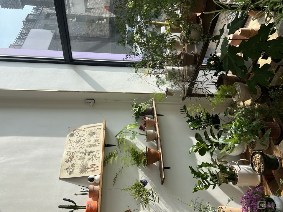 영천동 주거밀집지역 1층 코너 꽃집 매물의 2번째 사진