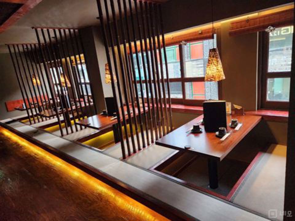 교대역 역세권, 고급스러운 인테리어, SNS 핫플레이스 이자카야 매물의 2번째 사진