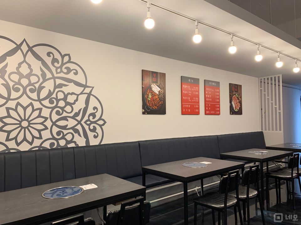 깔끔한 인테리어 및 시설 완비된 미장동 1층 음식점 매물의 3번째 사진