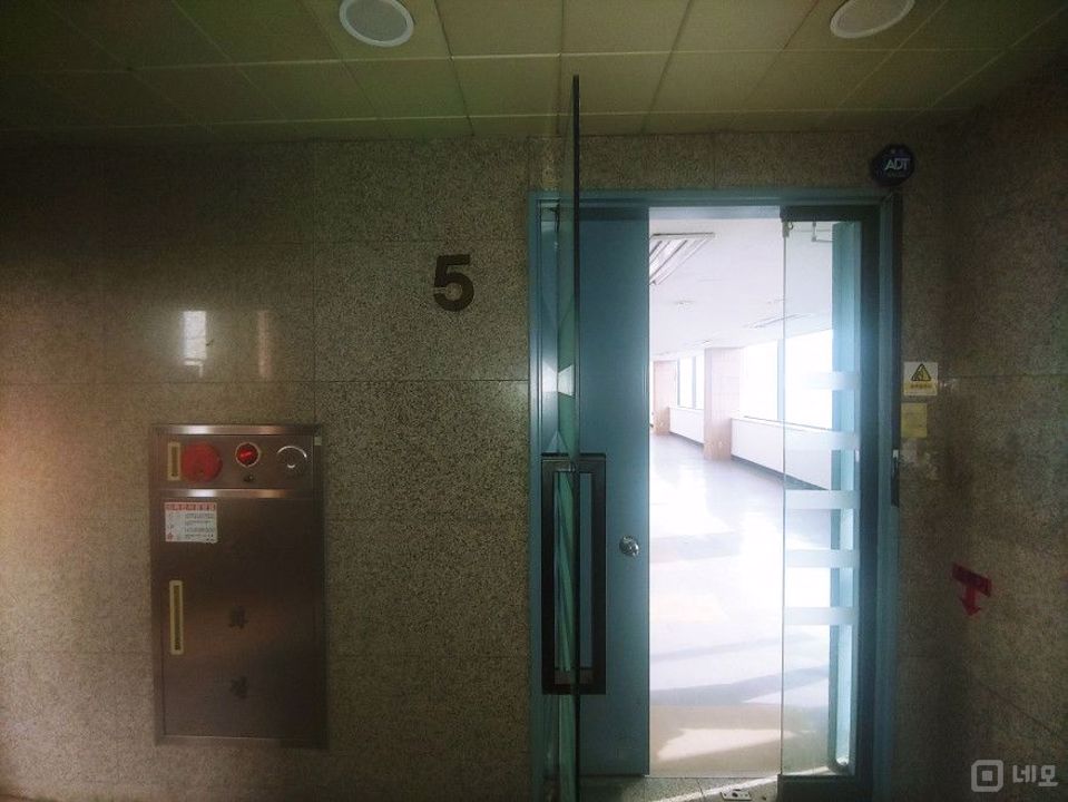 ★둔촌동 깔끔한 사무실 공실 안내!★ 매물의 6번째 사진