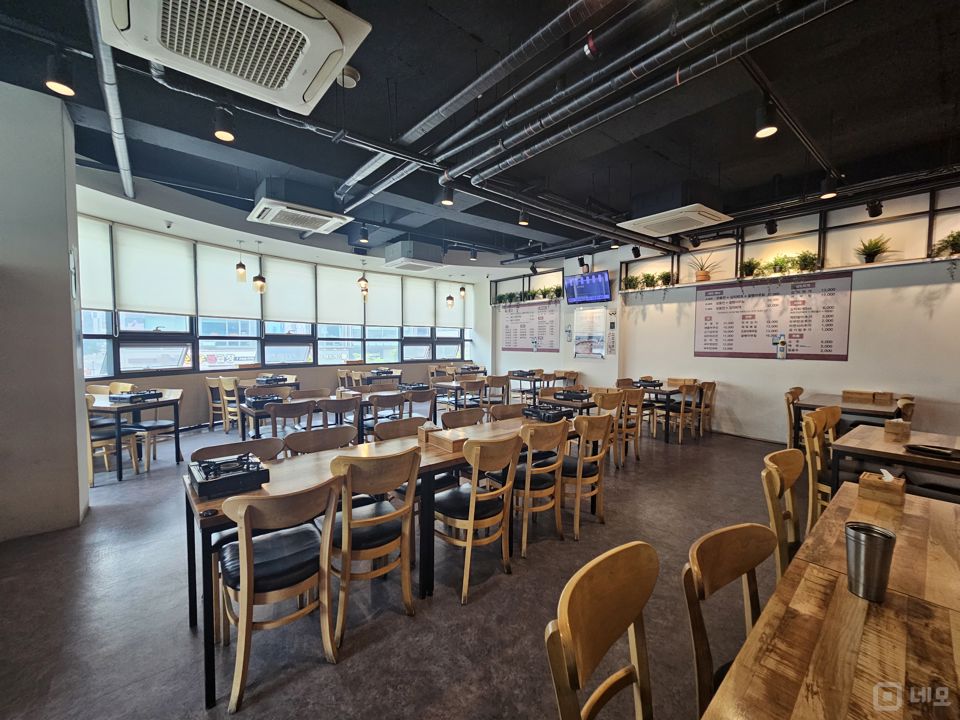 유동인구 많은 마곡동 발산역 먹자골목 내 2층 음식점 매물의 4번째 사진