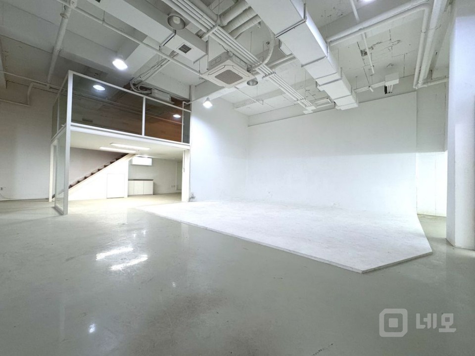 청담사거리 인근에 위치한 무권리! 층고높은 지하매물! 호리존 매물의 1번째 사진