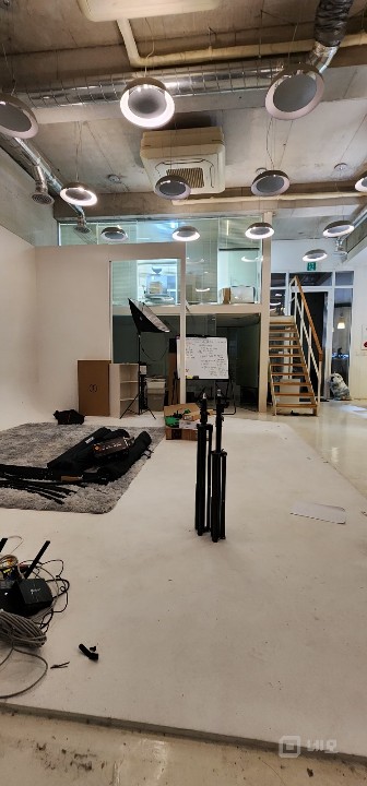 무권리~!! 서교동4M 초고천장 프라이빗 스튜디오 매물의 2번째 사진