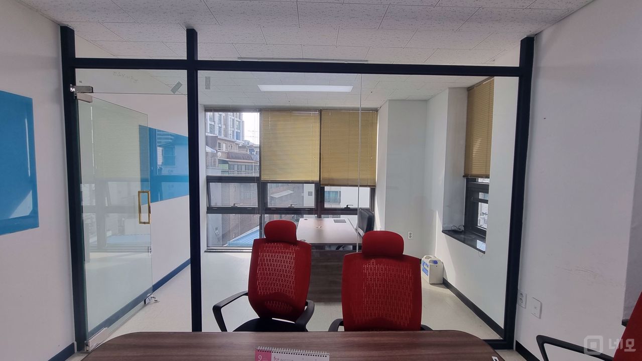 양재역 역세권에 위치한 채광 우수한 사무실 매물의 8번째 사진