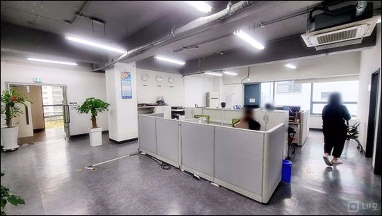 3호선 양재역 도보 7분 이내 위치 대로변 채광 우수한 사무실 임대 매물의 1번째 사진