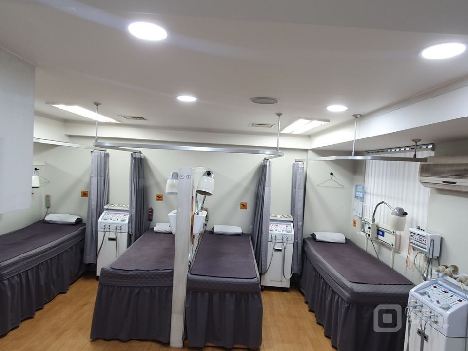 	봉천역 초역세권 한의원자리입니다 시설전체 양수조건가능합니다 무권리 매물의 4번째 사진